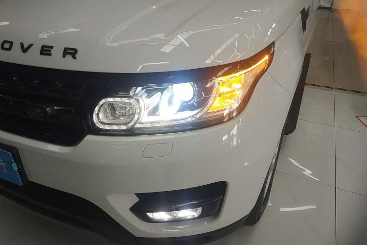 Used Land Rover Range Sport 2016 3.0 SC V6 SE Left Front Headlight