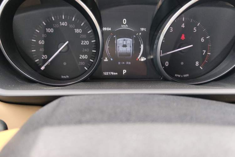 Used Land Rover Range Sport 2016 3.0 SC V6 HSE Odometer Close Up