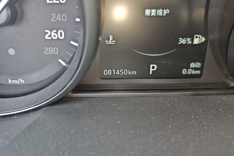 Used Land Rover Range Sport 2016 3.0 SC V6 SE Odometer Close Up