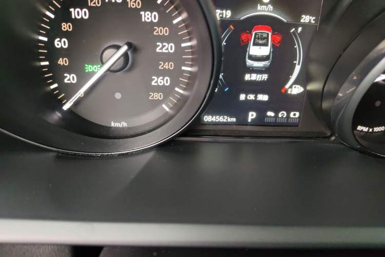 Used Land Rover Range Sport 2016 3.0 SC V6 SE Odometer Close Up