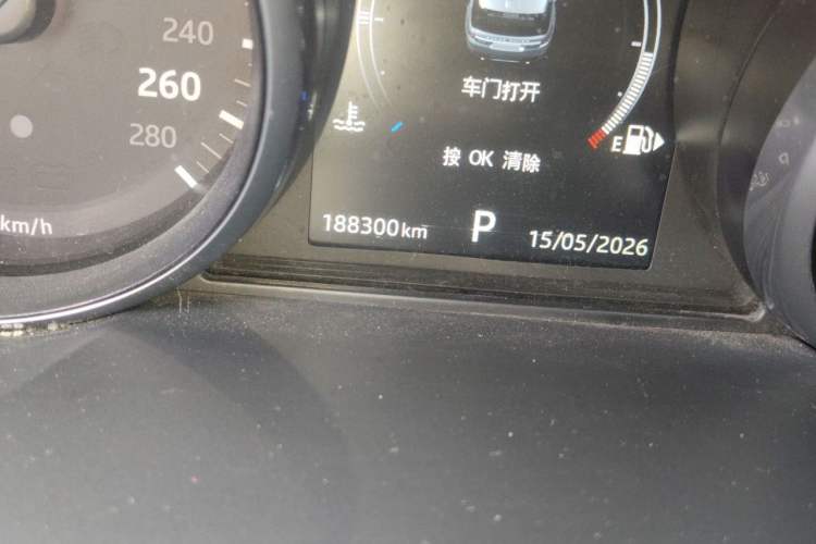 Used Land Rover Range Sport 2016 2.0 GTDi HSE Odometer Close Up