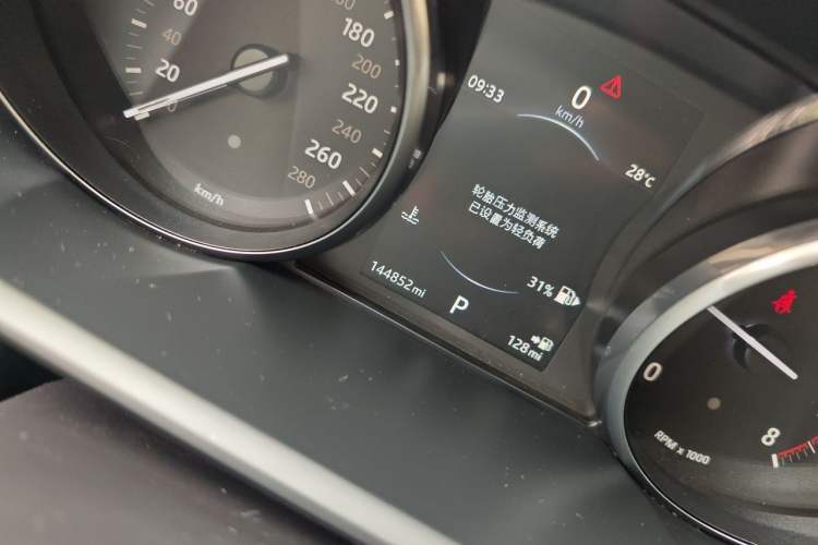 Used Land Rover Range Sport 2016 3.0 SC V6 SE Odometer Close Up