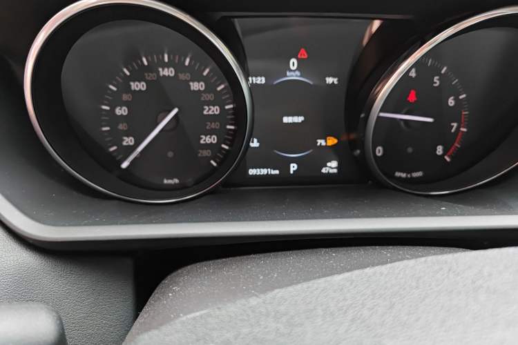 Used Land Rover Range Sport 2016 3.0 SC V6 SE Odometer Close Up