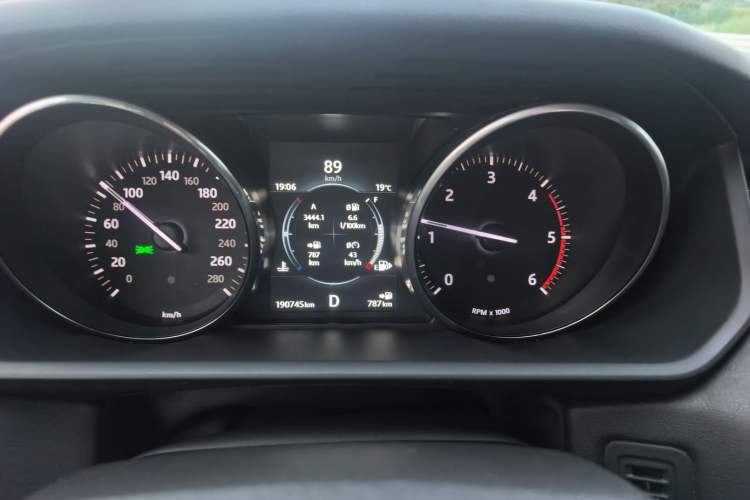 Used Land Rover Range Sport 2016 3.0 SDV6 HSE Odometer Close Up