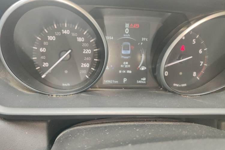 Used Land Rover Range Sport 2016 3.0 SC V6 SE Odometer Close Up
