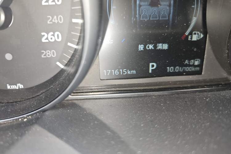 Used Land Rover Range Sport 2016 3.0 SDV6 Hybrid HSE Dynamic Odometer Close Up
