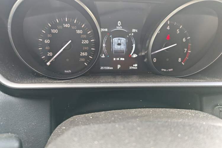 Used Land Rover Range Sport 2016 3.0 SC V6 SE Odometer Close Up