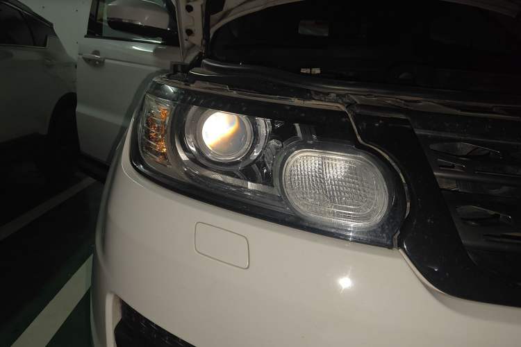 Used Land Rover Range Sport 2016 3.0 V6 Low-Power Version U.S. Specification Right Front Headlight