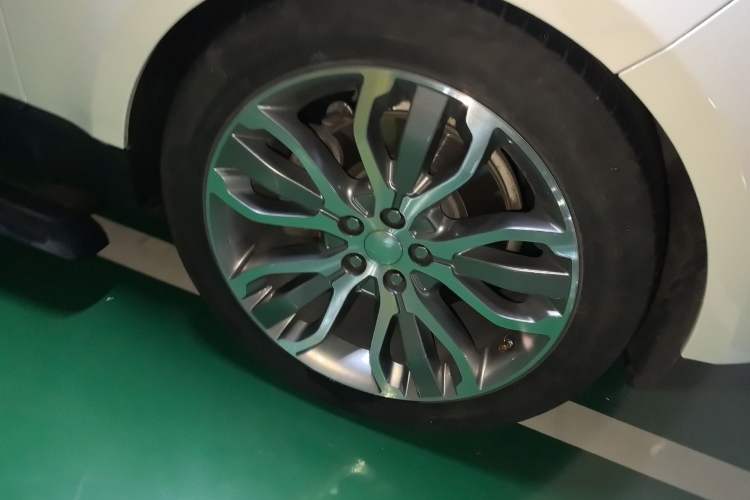 Used Land Rover Range Sport 2016 3.0 SC V6 HSE DYNAMIC Right Front Wheel Hub