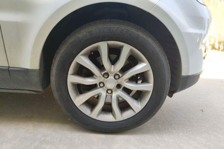 Used Land Rover Range Sport  Right Front Wheel Hub