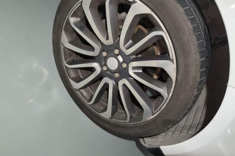 Used Land Rover Range Sport 2016 3.0 SC V6 HSE DYNAMIC Right Front Wheel Hub