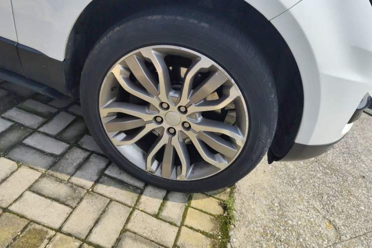 Used Land Rover Range Sport  Right Front Wheel Hub