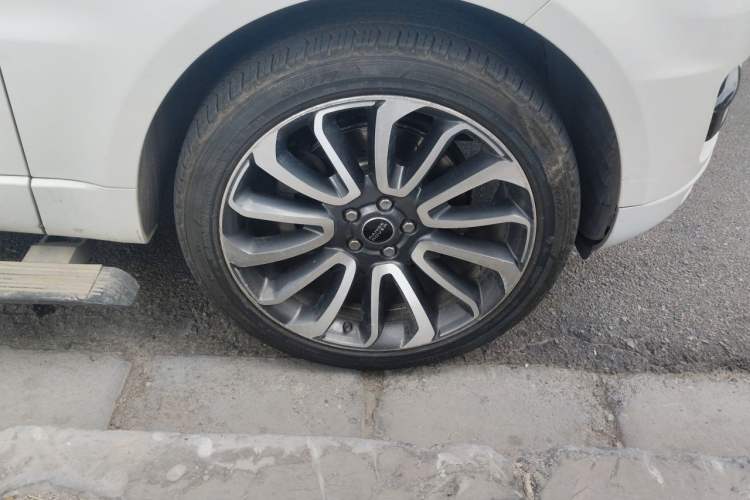 Used Land Rover Range Sport 2016 2.0 GTDi HSE Right Front Wheel Hub