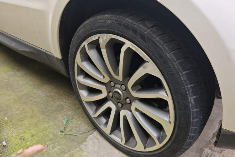 Used Land Rover Range Sport 2016 3.0 SC V6 SE Right Front Wheel Hub