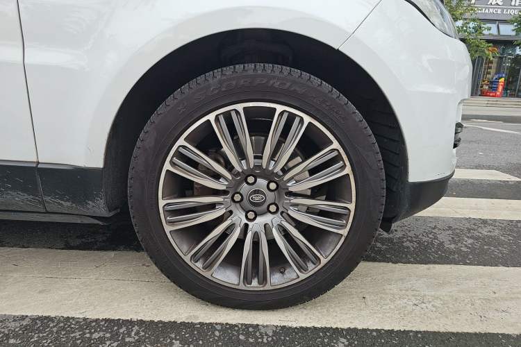Used Land Rover Range Sport 2016 3.0 SDV6 Hybrid HSE Dynamic Right Front Wheel Hub
