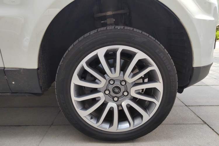 Used Land Rover Range Sport 2016 3.0 SC V6 SE Right Front Wheel Hub