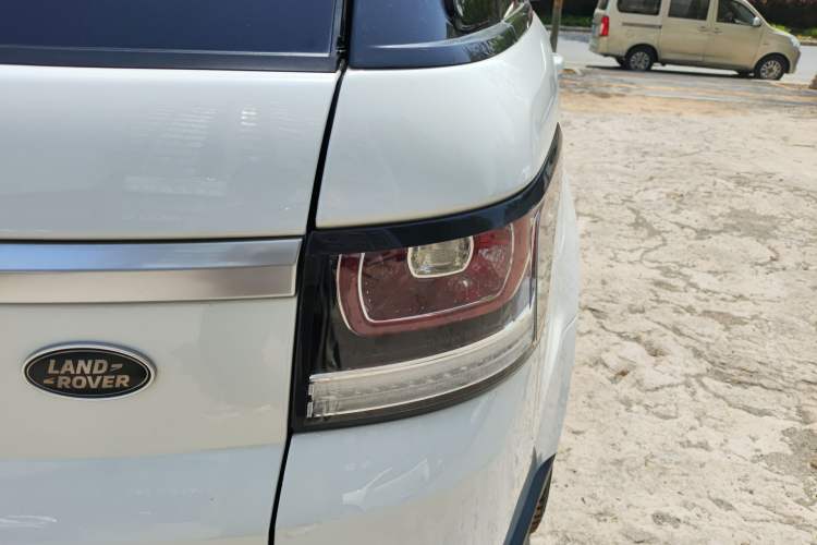 Used Land Rover Range Sport 2016 3.0 V6 Low-Power Version U.S. Specification Right Rear Taillight