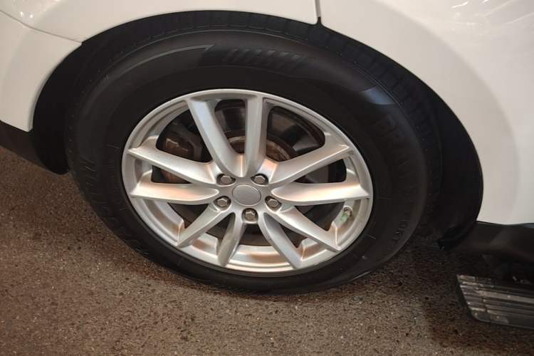 Used Land Rover Range Sport 2016 3.0 SC V6 SE Right Rear Wheel Hub