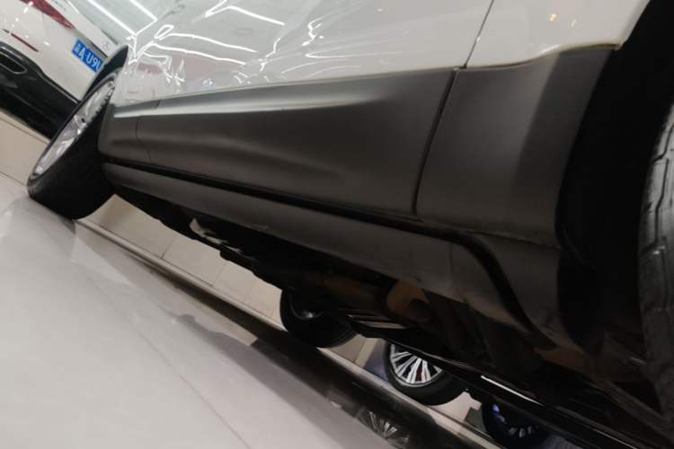 Used Land Rover Range Sport 2016 3.0 SC V6 HSE Right Side Sill