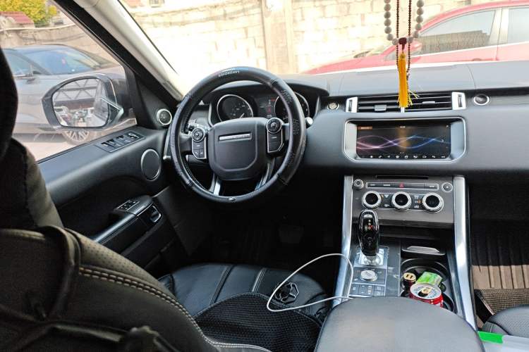 Used Land Rover Range Sport 2016 3.0 SC V6 SE Steering Wheel