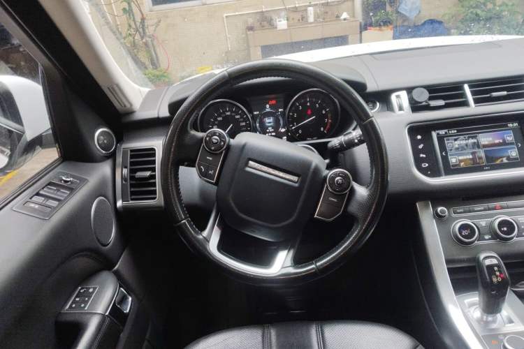 Used Land Rover Range Sport 2016 3.0 SC V6 SE Steering Wheel