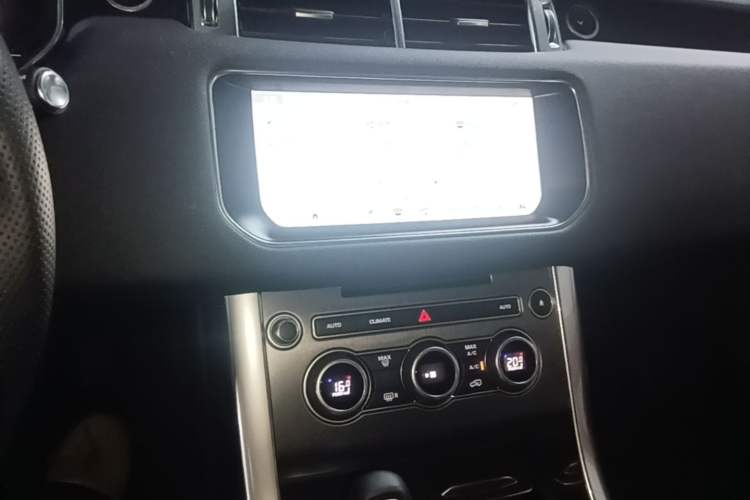 Used Land Rover Range Sport 2017 3.0 SC V6 SE Audio And AC Panel