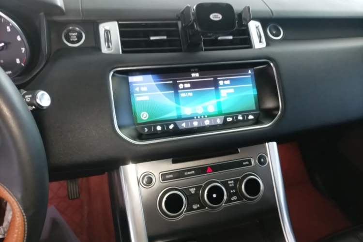 Used Land Rover Range Sport 2017 3.0 SC V6 SE Audio And AC Panel