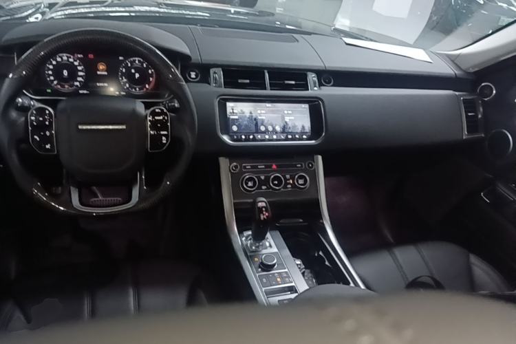 Used Land Rover Range Sport 2017 3.0 SC V6 SE Center Console