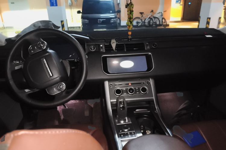 Used Land Rover Range Sport 2017 3.0 SC V6 SE Center Console