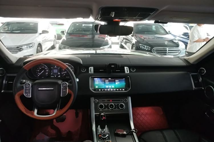 Used Land Rover Range Sport 2017 3.0 SC V6 SE Center Console