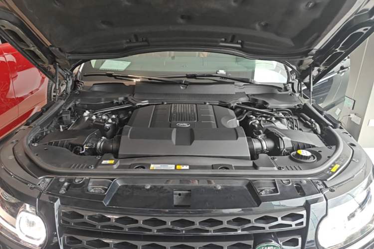 Used Land Rover Range Sport 2017 3.0 SC V6 HSE DYNAMIC Engine Bay