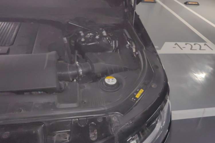 Used Land Rover Range Sport 2017 3.0 SC V6 SE Engine Bay Left