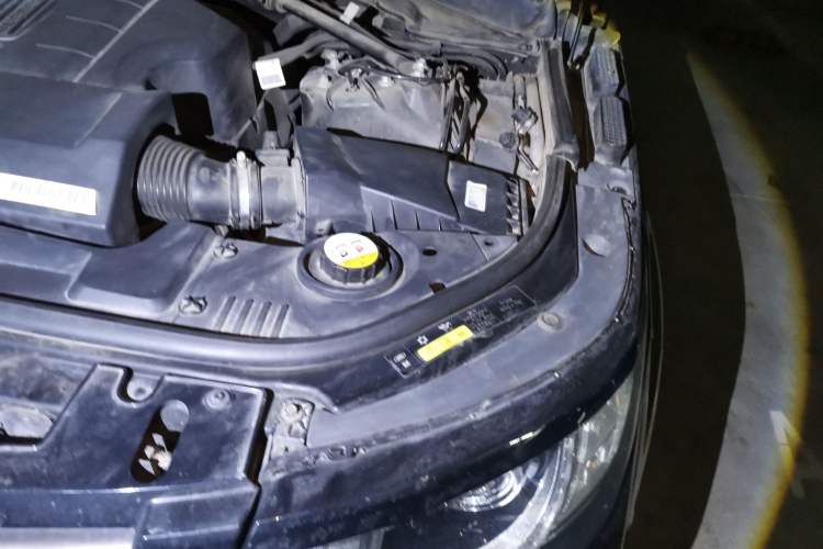 Used Land Rover Range Sport 2017 3.0 SC V6 SE Engine Bay Left