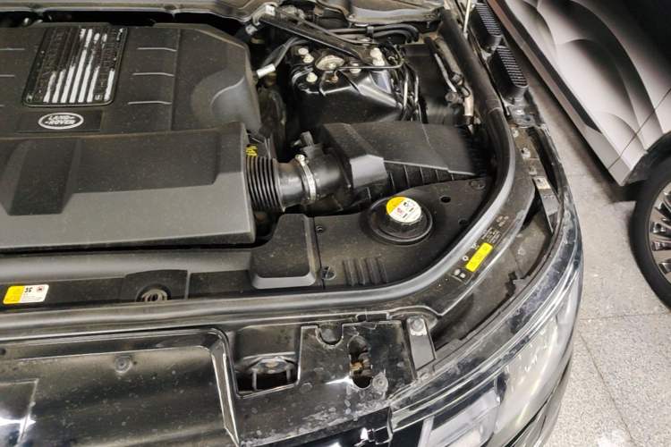 Used Land Rover Range Sport 2017 3.0 SC V6 HSE DYNAMIC Engine Bay Left