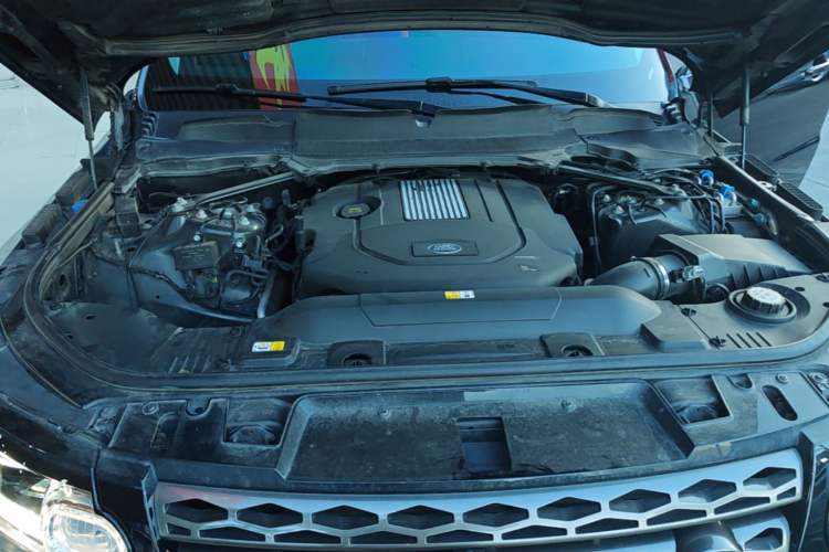 Used Land Rover Range Sport 2017 3.0 V6 SC SE Engine Bay