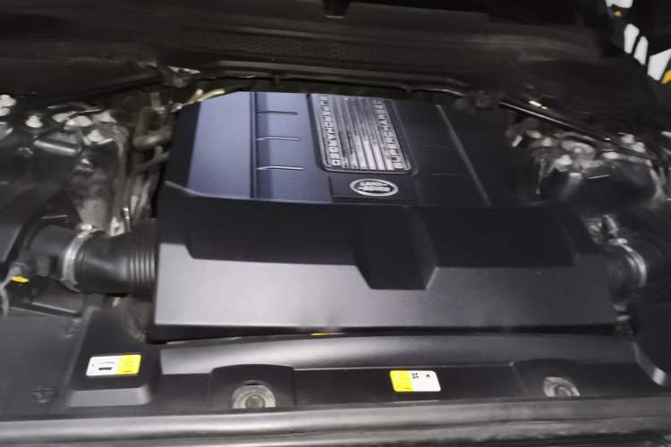 Used Land Rover Range Sport 2017 3.0 SC V6 SE Engine Bay