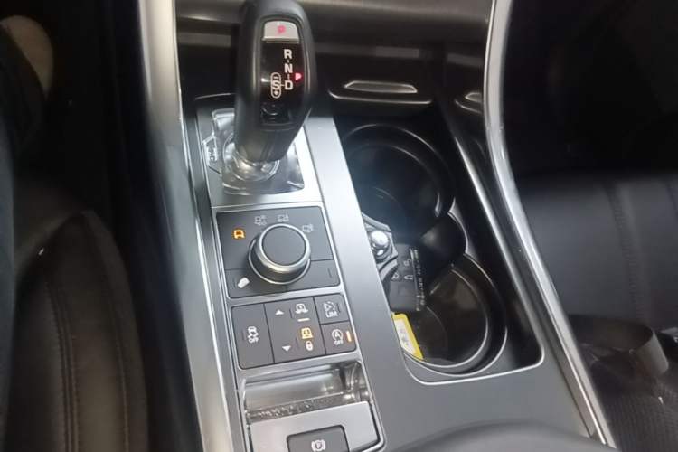 Used Land Rover Range Sport 2017 3.0 SC V6 SE Gear Lever