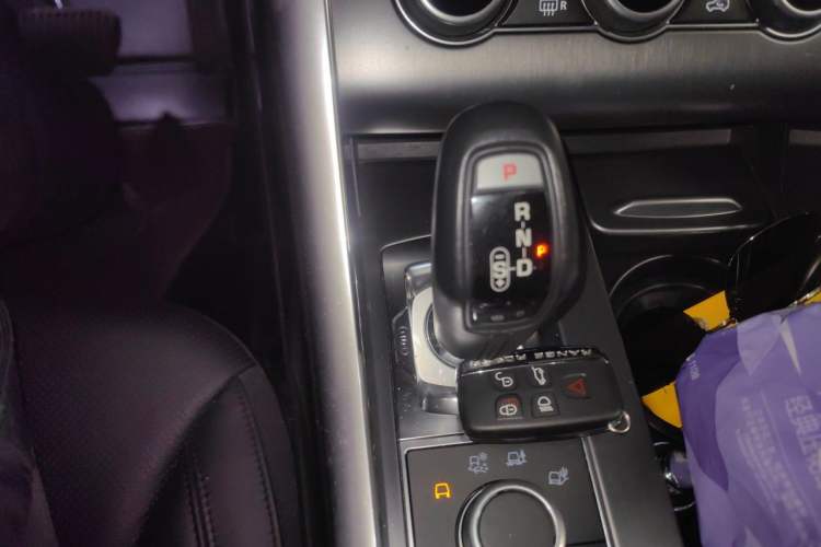 Used Land Rover Range Sport 2017 3.0 SC V6 SE Gear Lever
