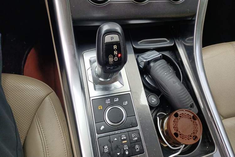Used Land Rover Range Sport 2017 3.0 SC V6 SE Gear Lever