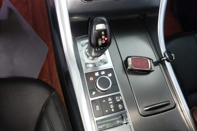 Used Land Rover Range Sport 2017 3.0 SC V6 SE Gear Lever