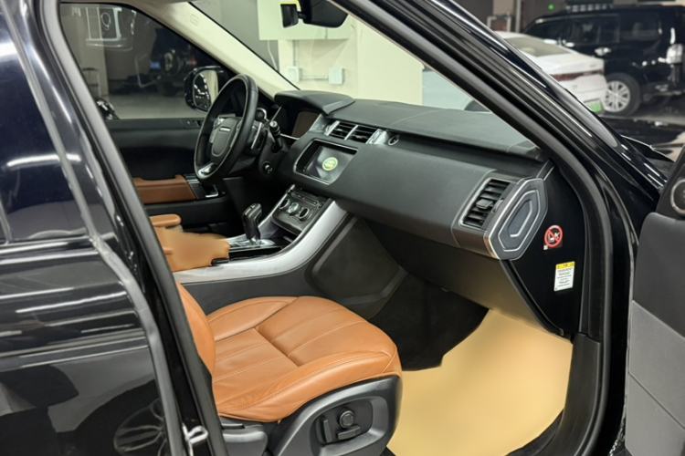 Used Land Rover Range Sport 2017 3.0 SC V6 HSE DYNAMIC Interior 7