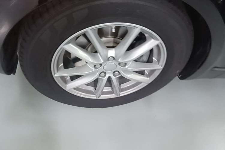 Used Land Rover Range Sport 2017 3.0 SC V6 SE Left Front Wheel Hub