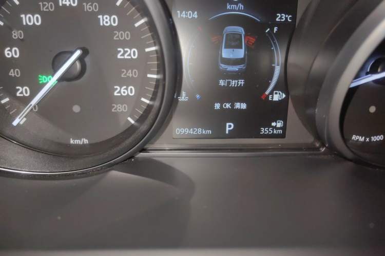 Used Land Rover Range Sport 2017 3.0 SC V6 SE Odometer Close Up