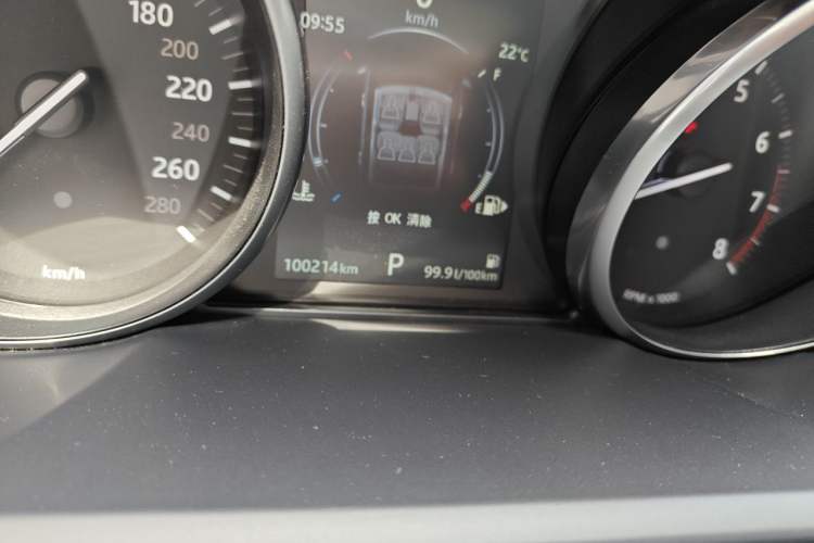 Used Land Rover Range Sport 2017 3.0 SC V6 HSE Odometer Close Up