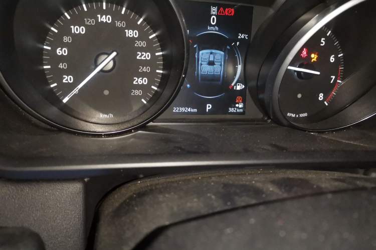 Used Land Rover Range Sport 2017 3.0 SC V6 SE Odometer Close Up