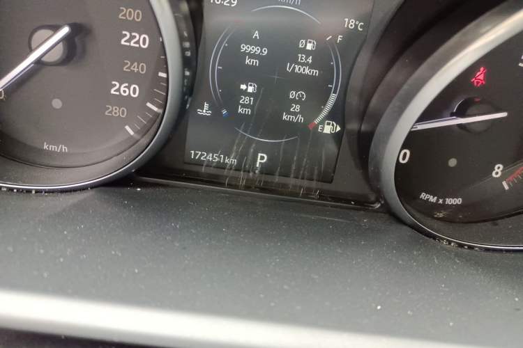 Used Land Rover Range Sport 2017 3.0 SC V6 SE Odometer Close Up