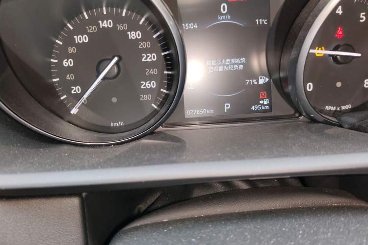 Used Land Rover Range Sport 2017 3.0 SC V6 SE Odometer Close Up