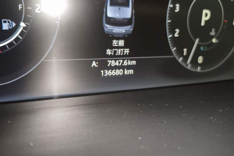 Used Land Rover Range Sport 2017 3.0 SC V6 SE Odometer Close Up
