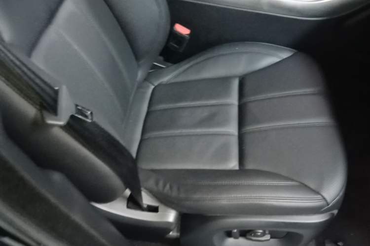 Used Land Rover Range Sport 2017 3.0 SC V6 SE Right Front Seat
