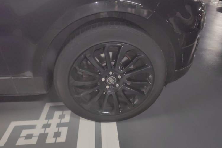 Used Land Rover Range Sport 2017 3.0 SC V6 SE Right Front Wheel Hub